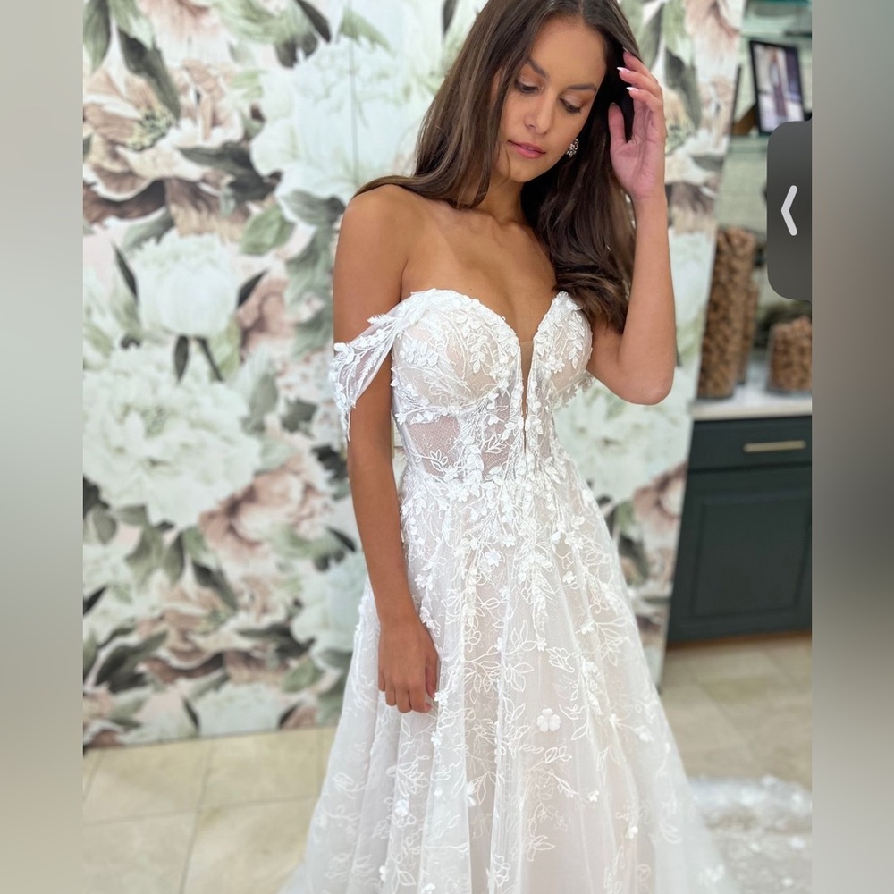 Martina Liana Wedding Gown, 1321, NWT, Pristine Condition, $1,500 OFF RETAIL